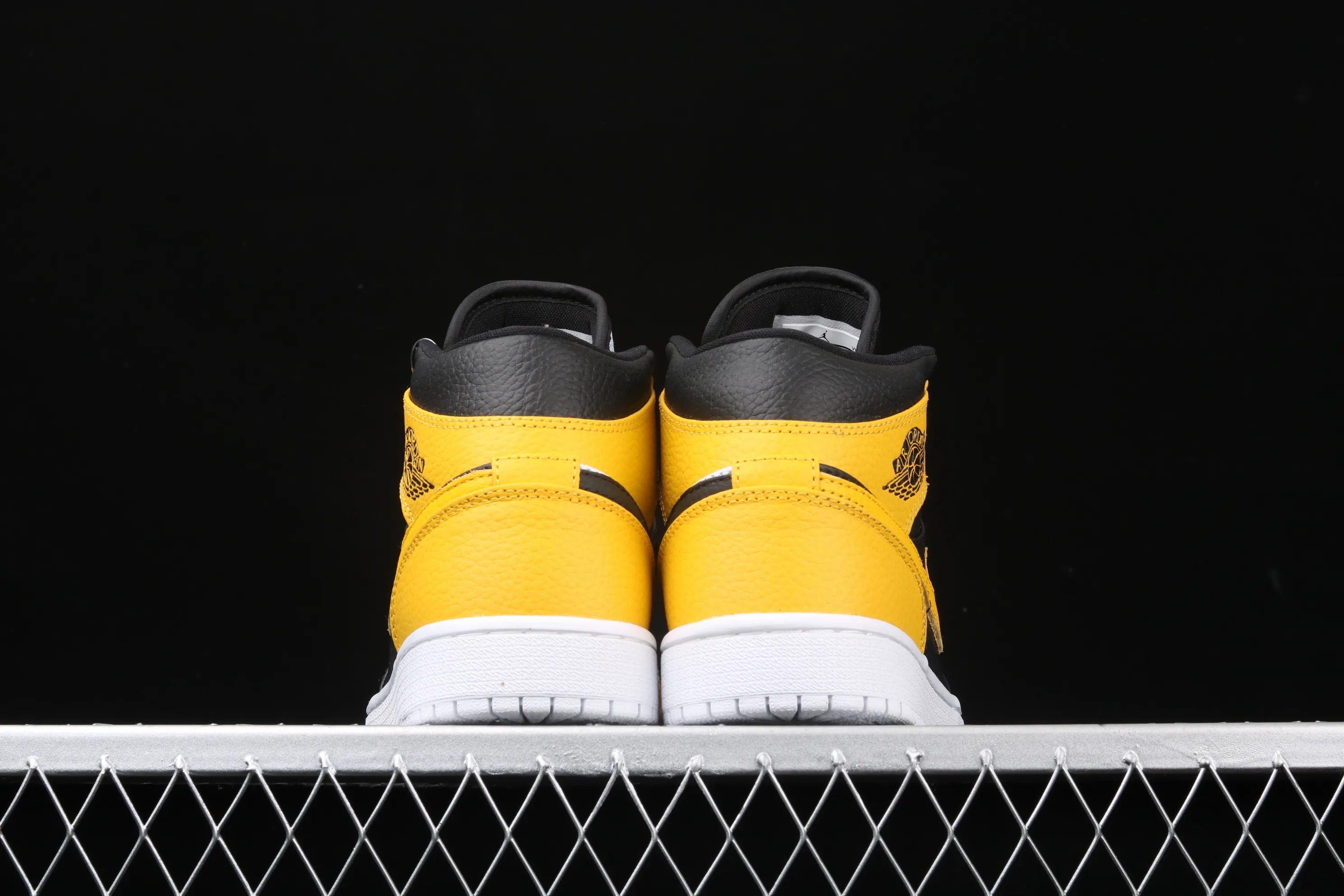 All categories Air Jordan Jordan series basketball shoes Air Jordan 1 Mid Air Jordan 1 Mid OG AJ1 Joe 1 black and yellow Yin Yang top layer mid-top basketball shoes CJ9219-700
